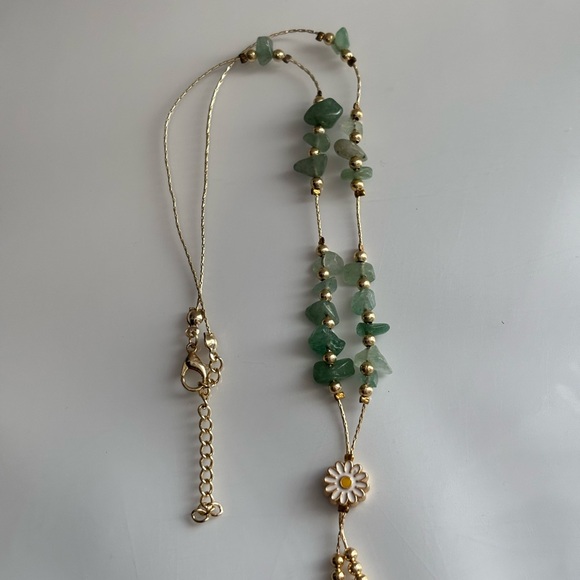 Elegant Green and Gold Necklace - Picture 2 of 5